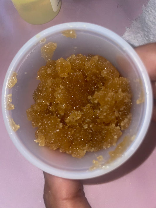 Cinnamon bun Lipscrub